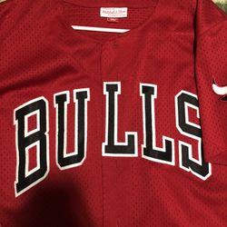 Mitchel & Ness Bulls Baseball Style Jersey 