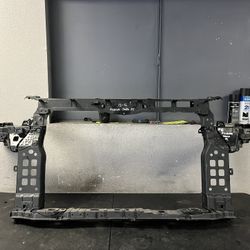 2013-2014-2015-2016 HYUNDAI SANTA FE RADIATOR SUPPORT OEM USED