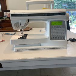 Viking Platinum  770 Sewing  Machine