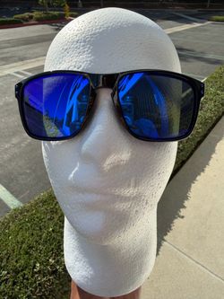 Oakley Holbrook