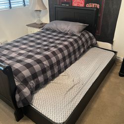 Twin Bed With Trundle 