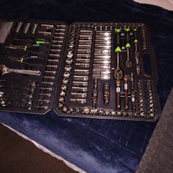 225 PC PITTSBURG TOOLSET 