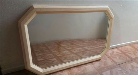 Octagonal Wood-Framed Wall Mirror - Clean

& Modern