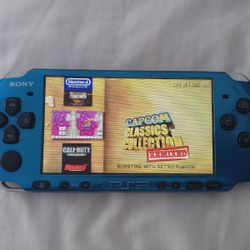LIKE NEW !!! BLUE/BLACK * 3001 * - SLIM - PSP WITH 5,000 GAMES