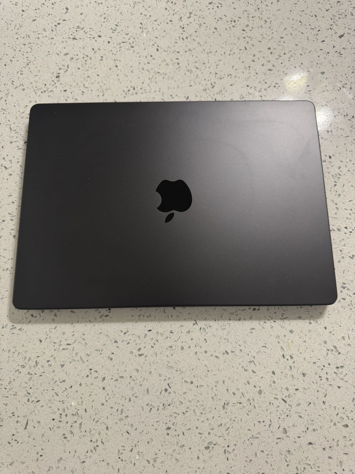 MacBook Pro 14 in (2024) M4 / 16 GB / 512 GB - 6 Cycles
