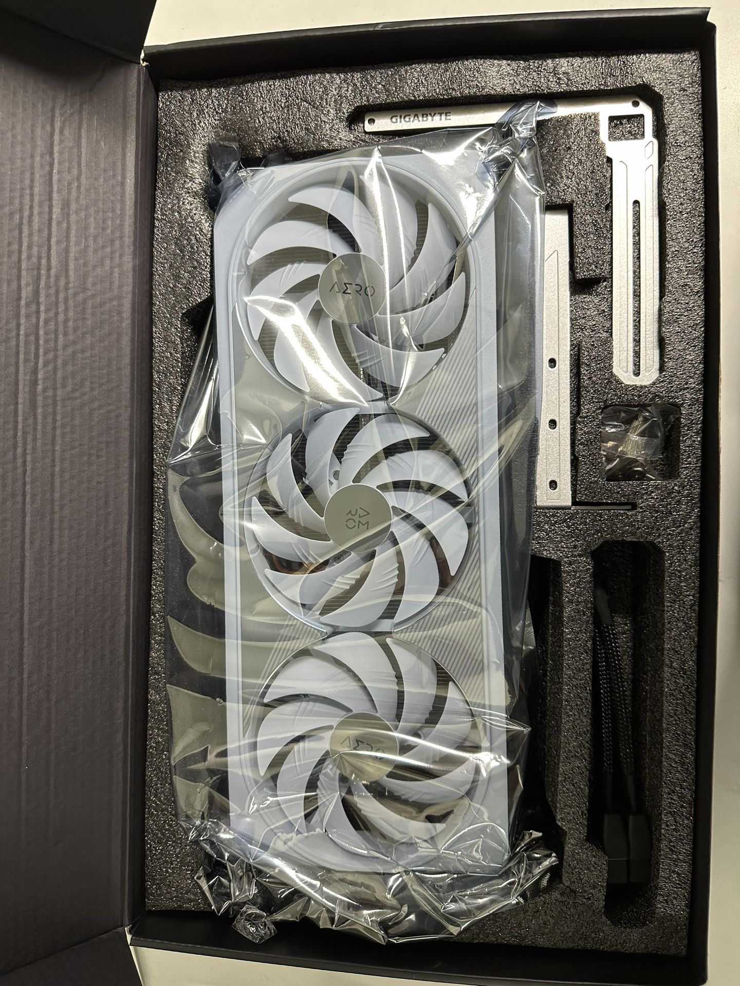 Gigabyte Aero 4080 Super OC 16gb gpu in like new condition