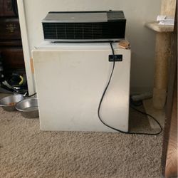 Mini fridge 50$