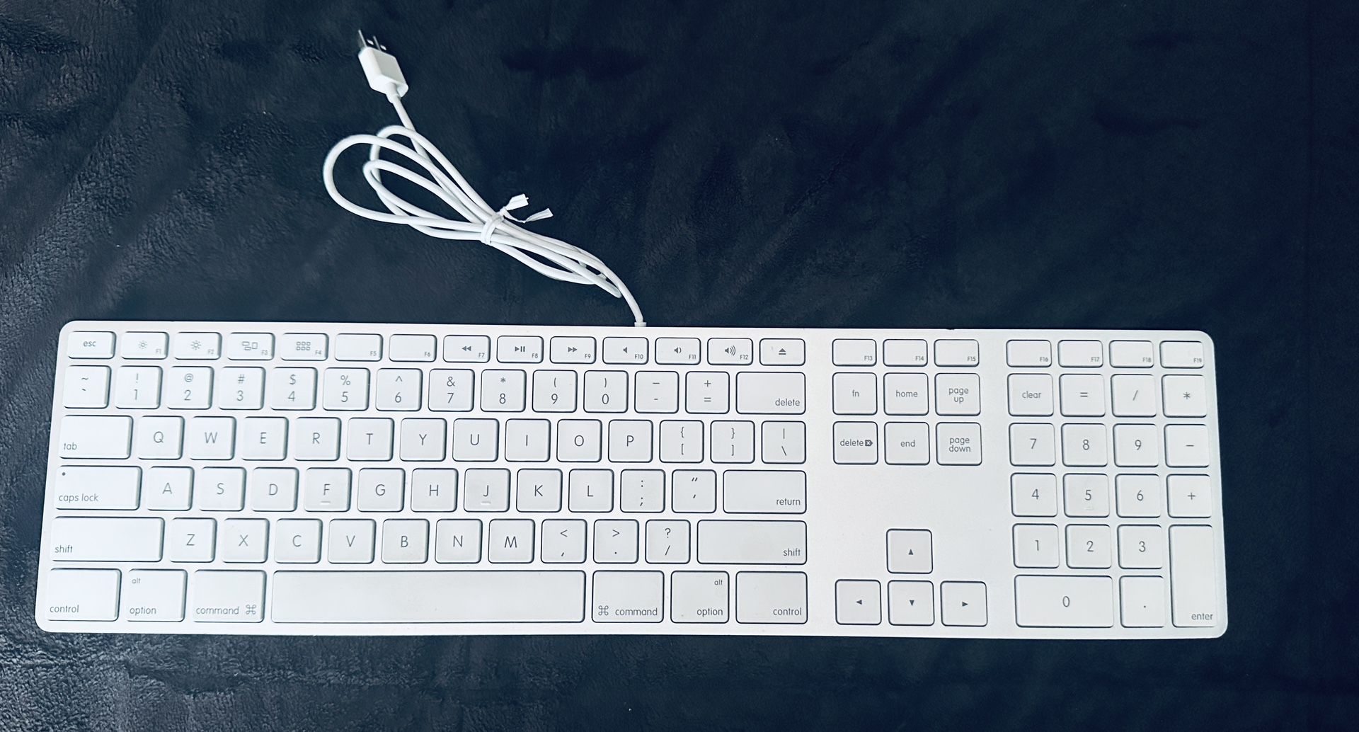 Genuine Apple Full Size Layout Wired Keyboard Great Condition