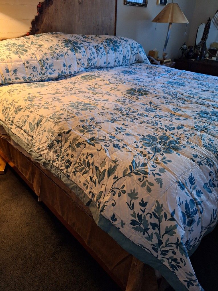 NEW Reversible Microfiber Down Alternative Blanket