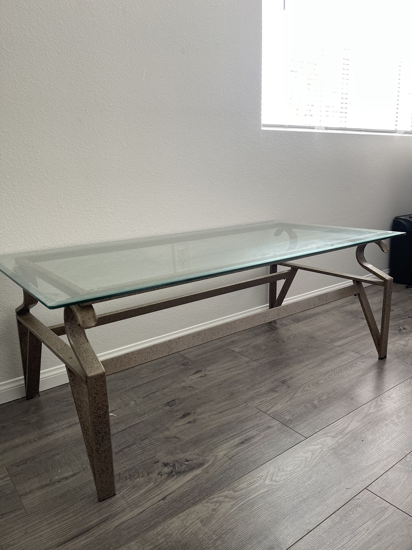 Coffee Table With 2 End Tables. 