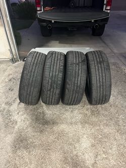 Set of 4 All-Season Passenger Tires KUMHO CRUGEN 235/55/R19