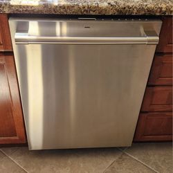 Monogram - 24" Top Control Smart Built-In Tub Dishwasher with 3rd Rack, Steam+Sanitization
