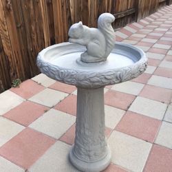 New Bird Bath Made Out Of Cement Perfect Gift 🎁 
