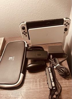 Nintendo Switch OLED White Console Bundle â Excellent Condition