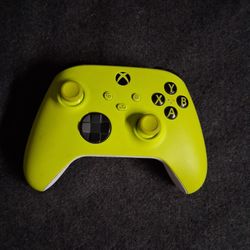 Xbox X Series Wireless Controller (GLITCHES RIGHT & LEFT)