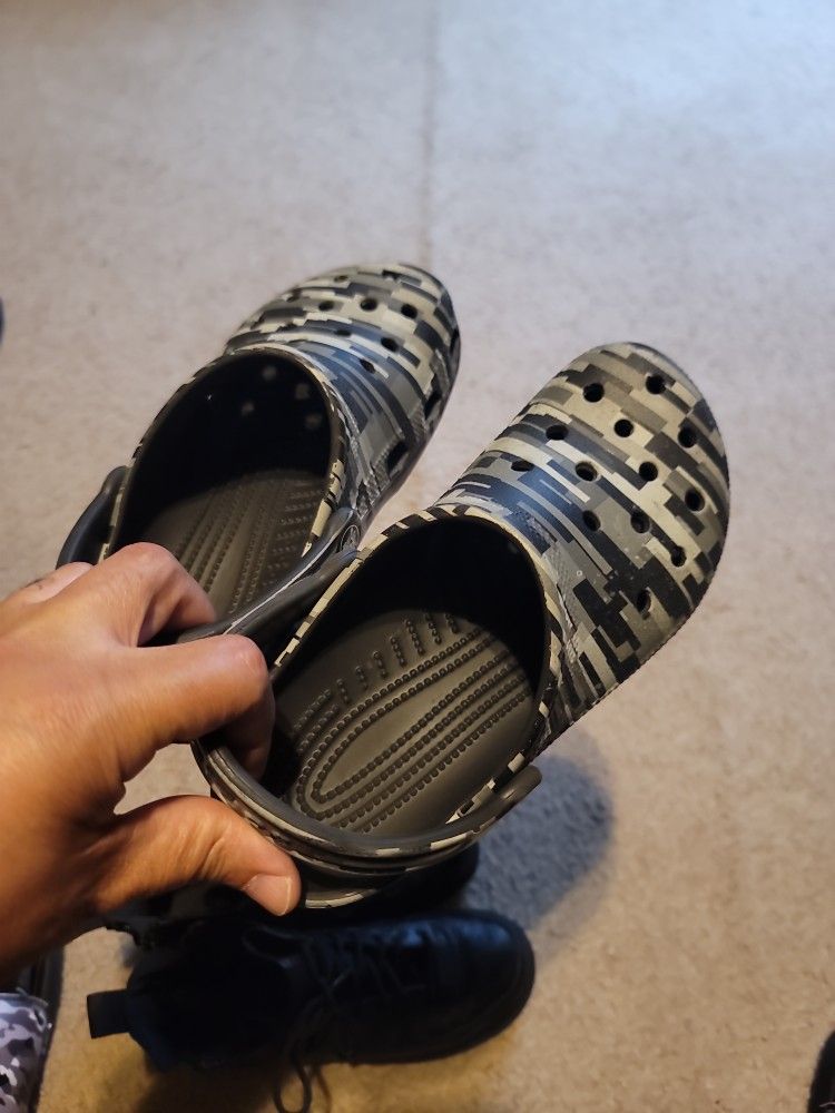 Kids Crocs Size 4
