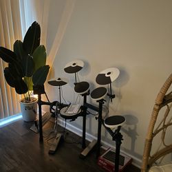 	Roland TD-02KV V-Drums Electronic Drum Kit (New)