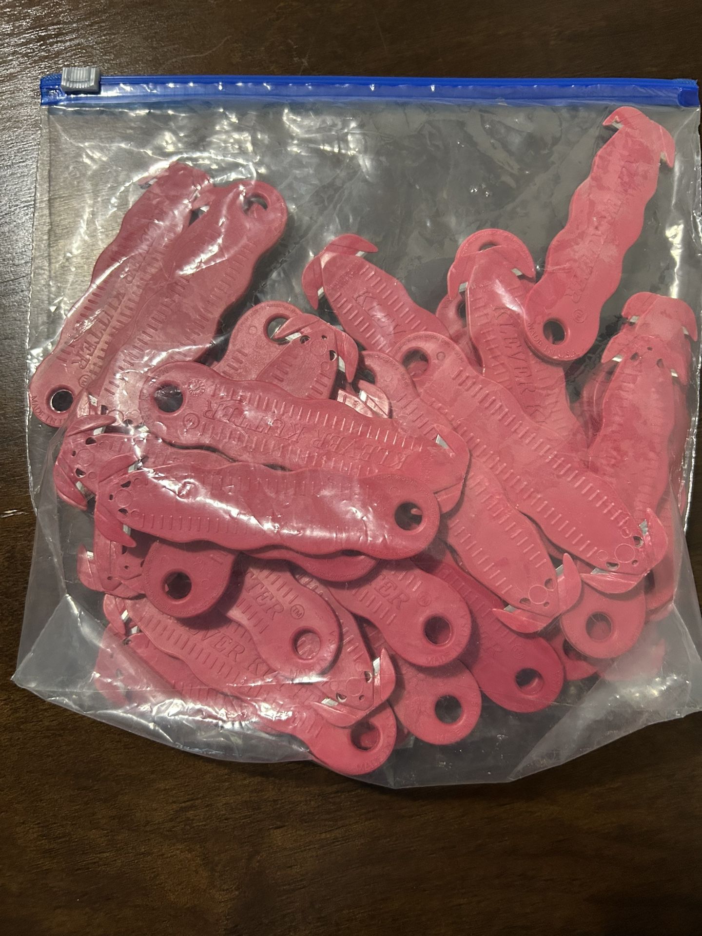 39 Box cutters