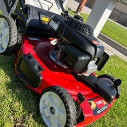GAS LANW MOWE TORO GAS 22"IN RECYCLER SELF PROPELLED LANW MOWER WITH HONDA ENGINE