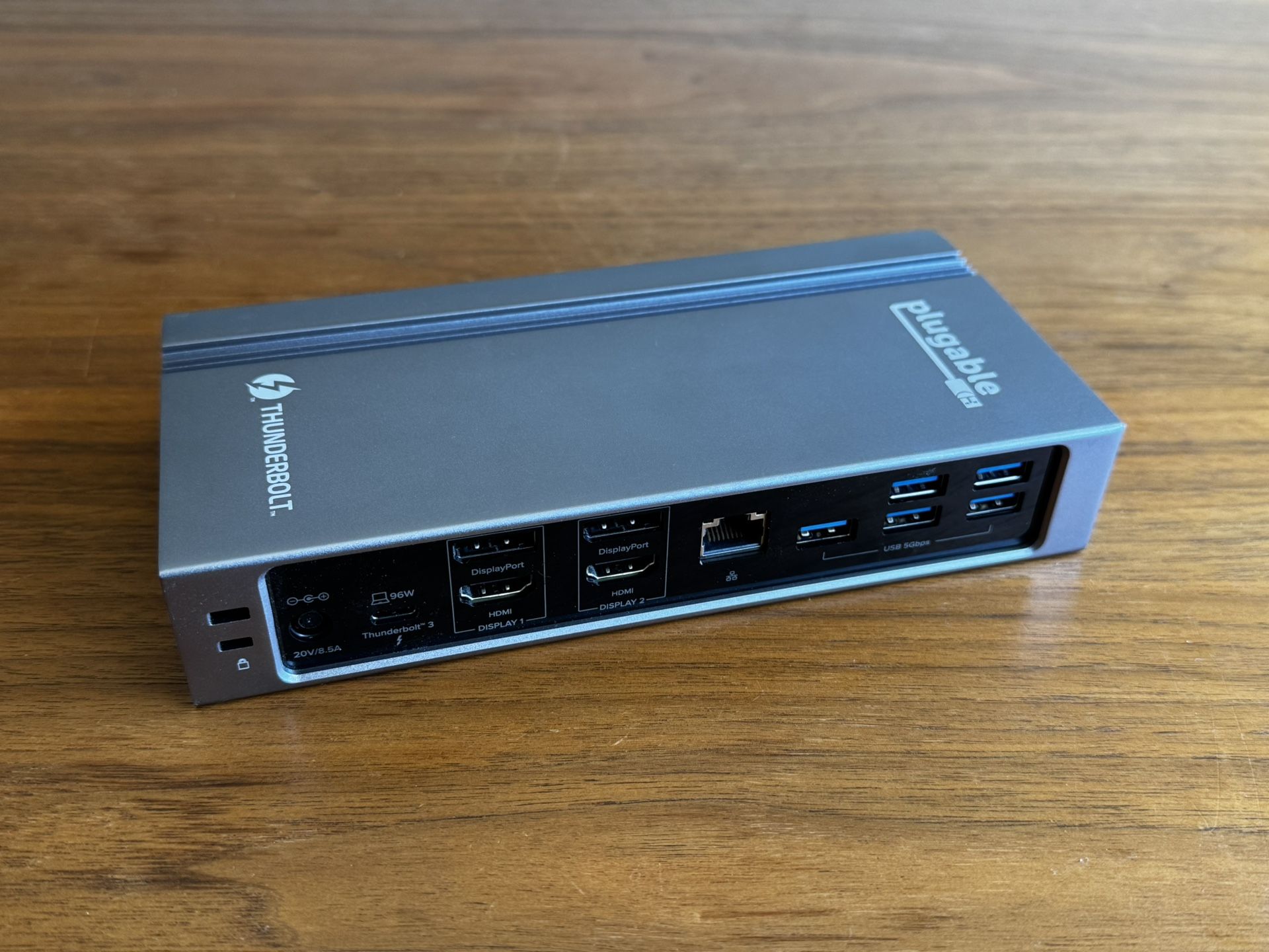 Pluggable TBT3-UDZ Thunderbolt 3 Dock w/ 96W power & 14 ports