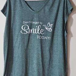 XXL Women's " Don't Forget To Smile Today " Graphic Tee