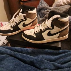 Air Jordan 1 Retro High OG Dark Mocha 