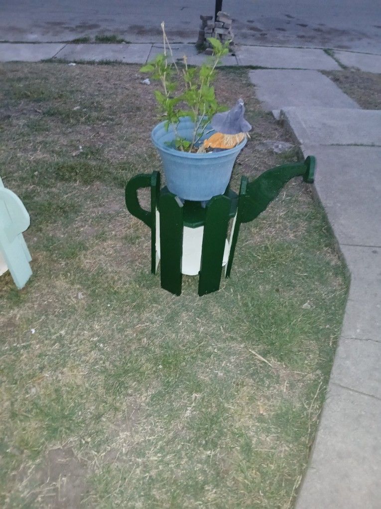 FLOWER POTS