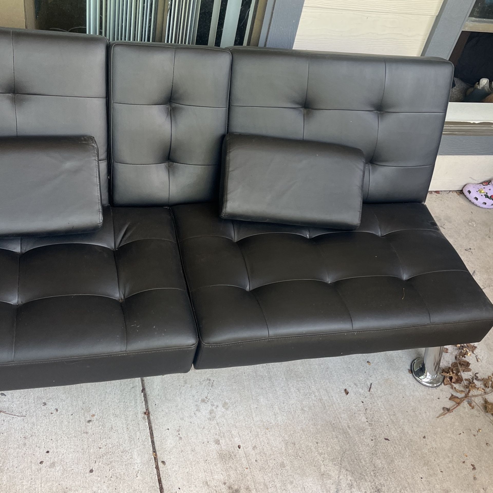 black futon
