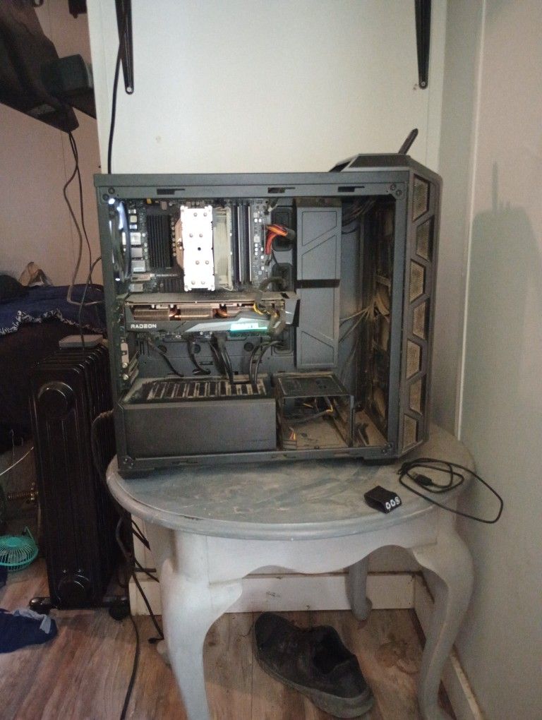 Amd Ryzen 7 5800 8 - Core Processor 32 GB Ram, Amd R6750 XT 500 GB Hard drive Desktop In Master Cooper Case .