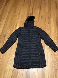 AVENTURE HOODED PUFFER JACKET WOMEN SIZE MEDIUM EXECELLET CONDITION 