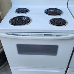 Preciosa Estufa Electrica Whirlpool Luz 220V Lista Para Usar Super Limpia Trabaja Muy Bien Los Quemadores Y El Horno $180