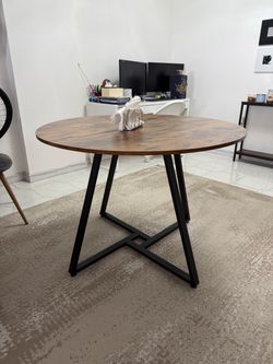 Round Wood Dining Table with Black Metal Legs – Great Condition