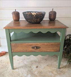 Scallop two tone wood and green end table