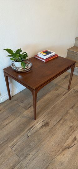 Stunning Vintage Mid-Century Modern Motif Inc. Side/End Table