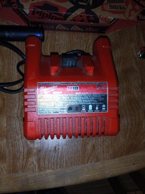 Milwaukee M18 Charger