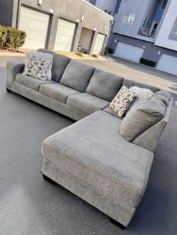 Gorgeous Ashley’s furniture sectional couch !!