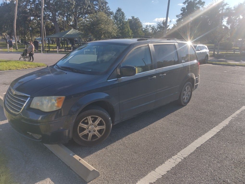 2008 Chrysler Town & Country
