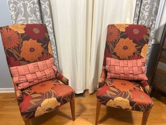 Beautiful Set of 2 Accent Chairs – Vintage Floral Design 🌸