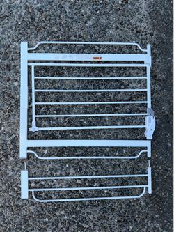 Regalo Easy Step baby gate with wall nanny mounts