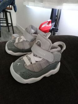 Jordans size 2.5