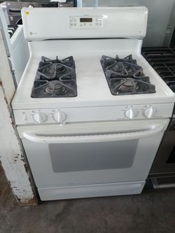GE Profile white 4-burner gas stove - Free delivery