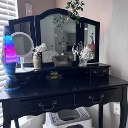 Black Vanity 