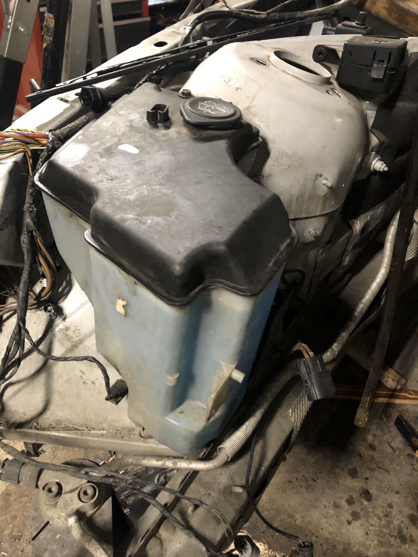 BMW e46 Windshield Washer Reservoir