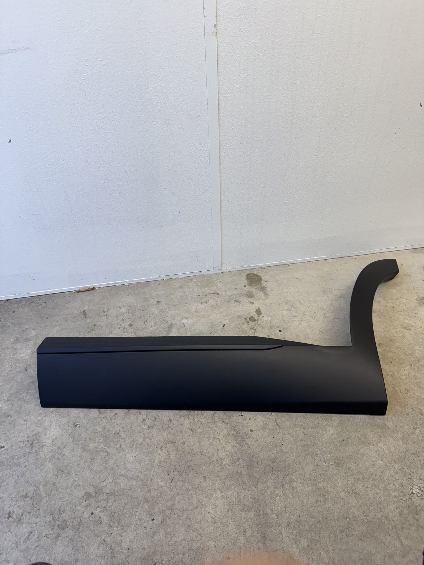 2022–2025 Kia Carnival Rear Door Garnish Molding 37731-R50008KL OEM New ⸻ 📦 Item Description: Genuine Kia OEM Rear Door Garnish Trim Panel – part num