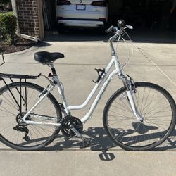 Trek 7100 Women’s Bike Size Large 19”