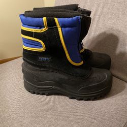 Boys size 4y snow boots - Like NEW!!!!
