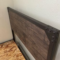 TWIN XL Bedframe