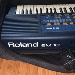 Roland EM-10 Creative Keyboard With KURZWEIL SOFT BAG