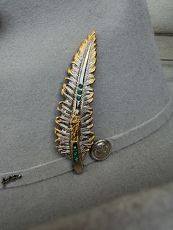 St Jude Silver Feather with Green Gems for Cowboy hats. San Judas pluma para texana o sombrero