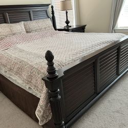 Solid Wood Bedroom Set With Electric Baseboard & 2 Table lamp California King Size